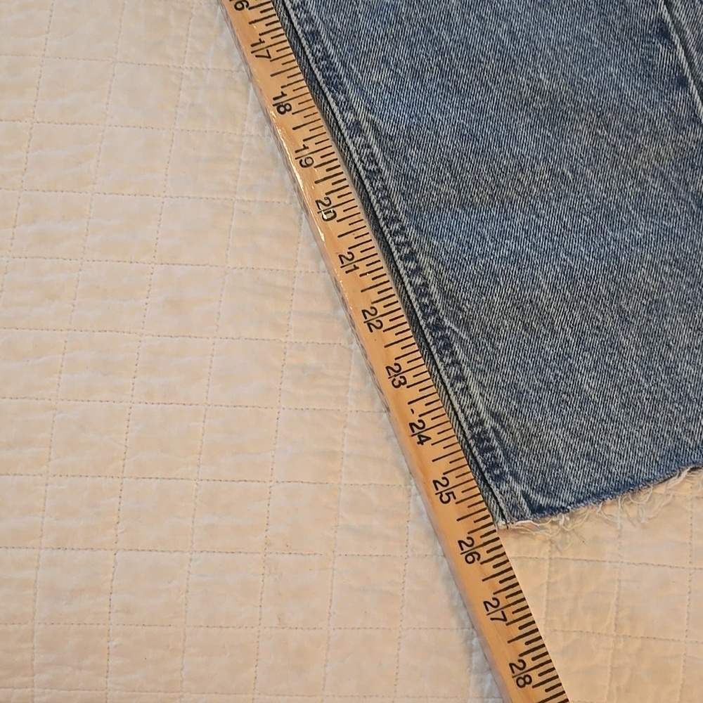 Lucky Brand Barrel Leg Raw Hem Size 4 Jeans EUC Medium Wash - Picture 4 of 11